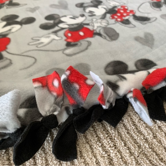 Blanket & Throw - Picture 1 of 4